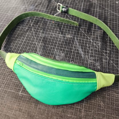 Mini Banane en cuir – Image 9