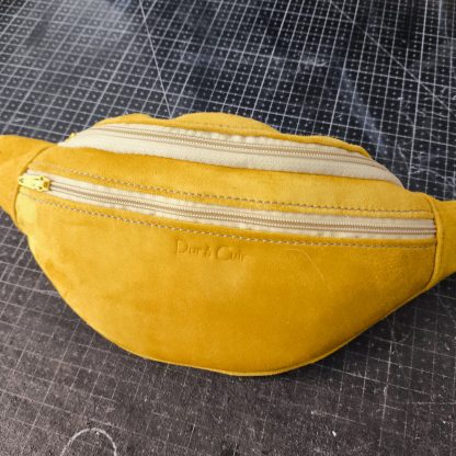 Mini Banane en cuir – Image 3