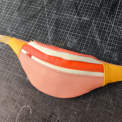 Mini Banane en cuir – Image 2