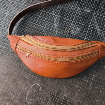 Mini Banane en cuir – Image 5