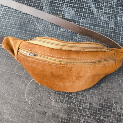 Mini Banane en cuir – Image 4