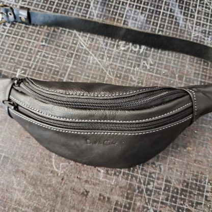 Mini Banane en cuir – Image 7